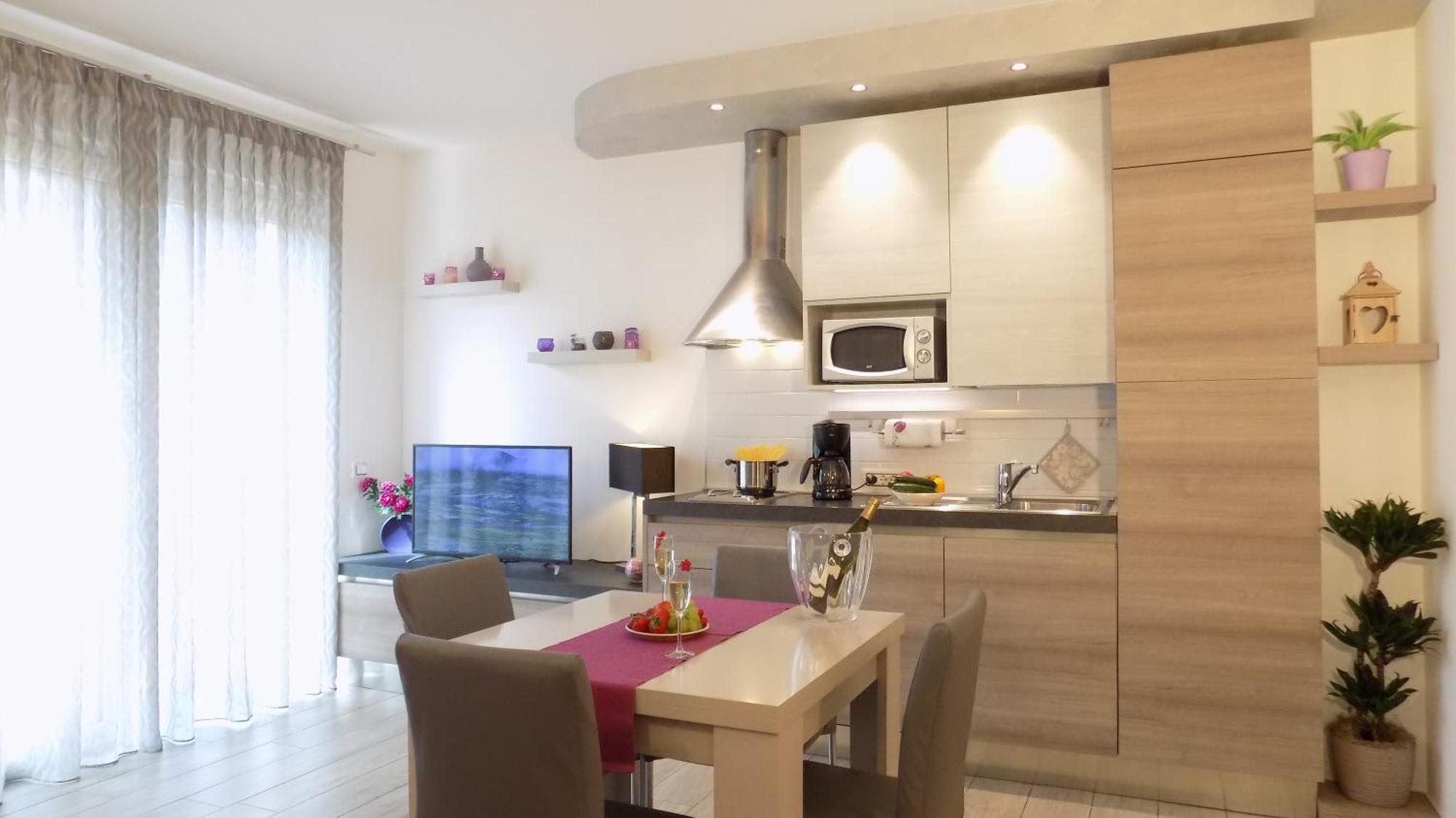 Millyholidays - Apartment Lilla - Center - Nearby Beach - Private Garden - Spa Pool Bardolino Dış mekan fotoğraf