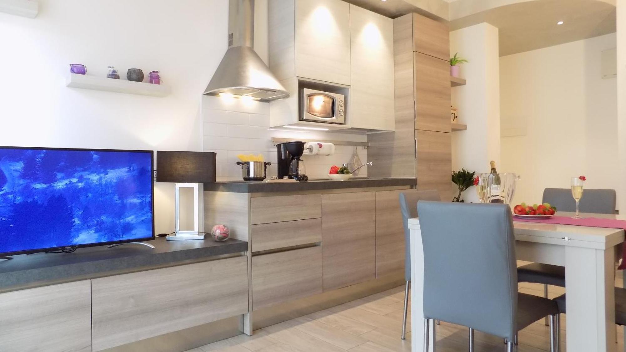 Millyholidays - Apartment Lilla - Center - Nearby Beach - Private Garden - Spa Pool Bardolino Dış mekan fotoğraf